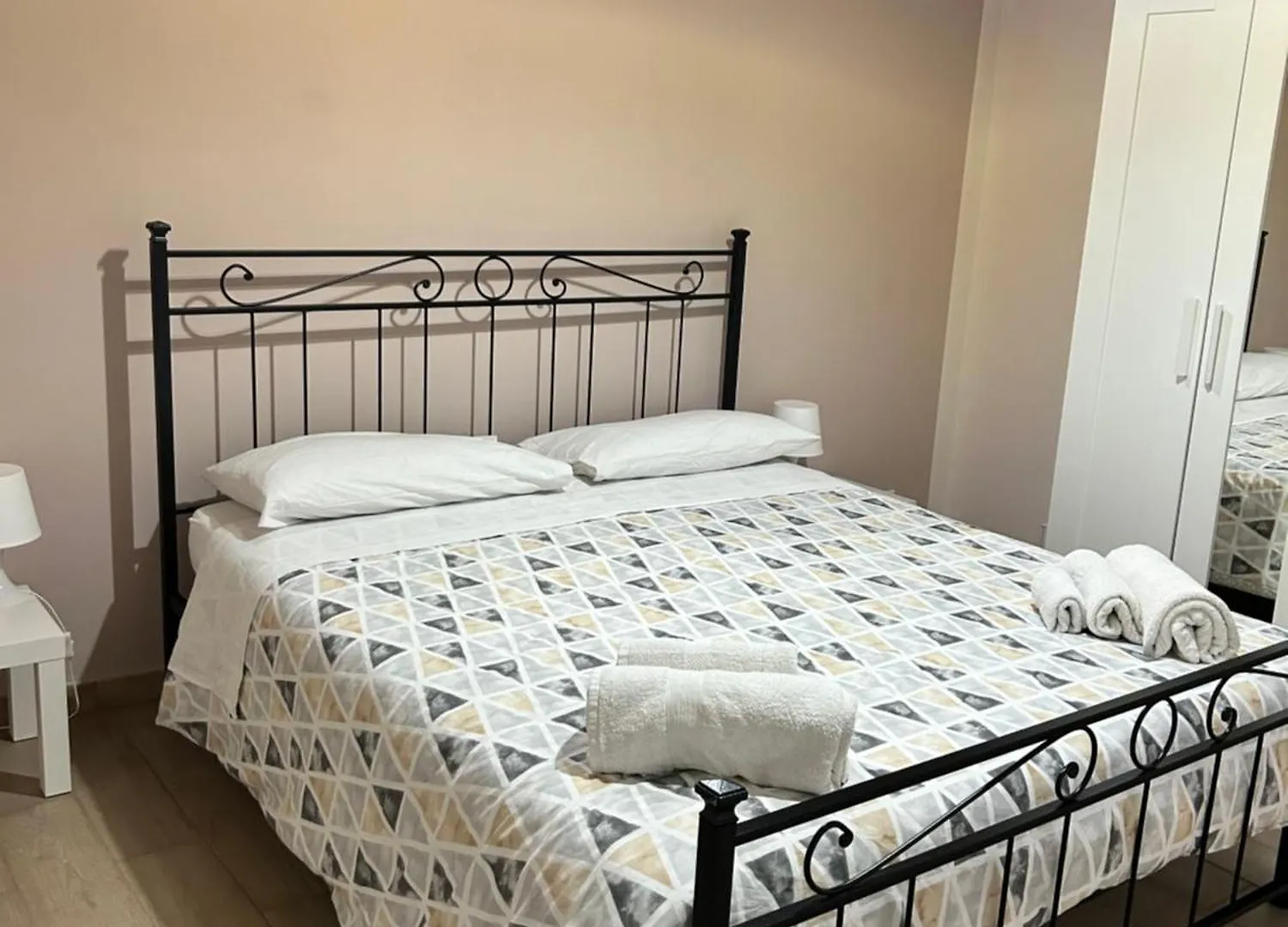 Mimi E Coco Shabby House Apartment Catania Italy